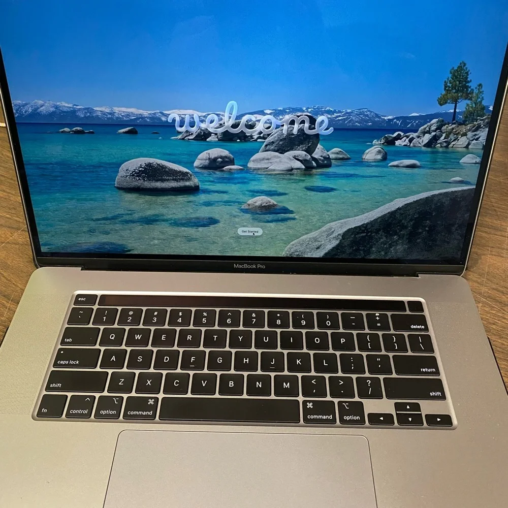 Apple MacBook Pro 16™ 2019 Model A2141 Intel i7 2.6GHz 16GB RAM 512GB Mac HD